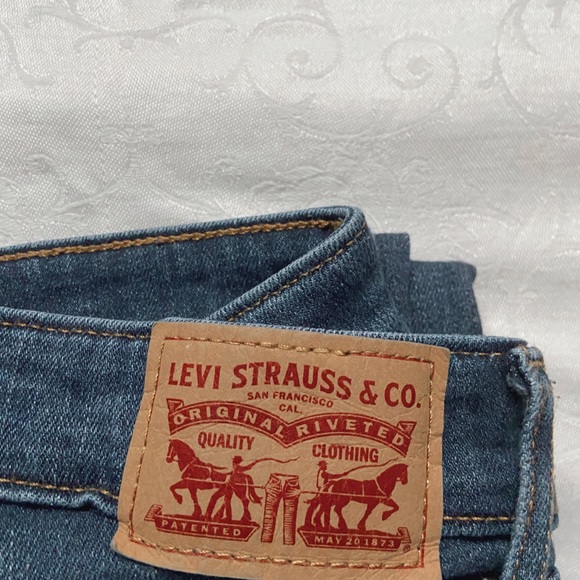 Levi’s Jeans - Picture 3 of 8